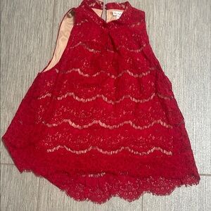 Fully lined top w red lace overlay sized M,  mint condition buttons in the back